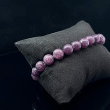 Lejupielādēt attēlu galerijas skatītājā, Rokassprādze Lepidolite 8mm, 24 krelles