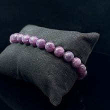 Lejupielādēt attēlu galerijas skatītājā, Rokassprādze Lepidolite 8mm, 24 krelles