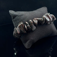 Lejupielādēt attēlu galerijas skatītājā, Rokassprādze Eclogite 15mm, 33 krelles