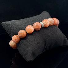 Lejupielādēt attēlu galerijas skatītājā, Rokassprādze Saules akmens 10mm, 19 krelles