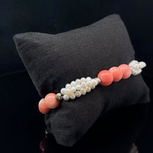 Lejupielādēt attēlu galerijas skatītājā, Rokassprādze koraļļi un pērles, 8mm, 9 krelles. detaļas un slēdzene 925 sudrabs