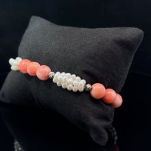 Lejupielādēt attēlu galerijas skatītājā, Rokassprādze koraļļi un pērles, 8mm, 9 krelles. detaļas un slēdzene 925 sudrabs