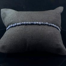 Lejupielādēt attēlu galerijas skatītājā, Rokassprādze safīra slīpēta, 3mm, 47 krelles