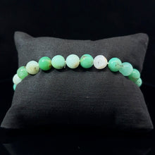 Lejupielādēt attēlu galerijas skatītājā, Chrysoprase rokassprādze 8mm, 24 krelles