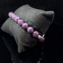 Lejupielādēt attēlu galerijas skatītājā, Lepidolīta rokassprādze, 8mm, 23 krelles