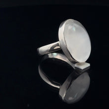 Lejupielādēt attēlu galerijas skatītājā, Mēnessakmens gredzens, 16. izmērs, sudrabs 925