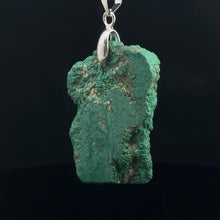 Lejupielādēt attēlu galerijas skatītājā, Malahīta kulons