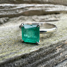 Load image into Gallery viewer, Emerald ring 1.3 carats in 585 gold, size 17