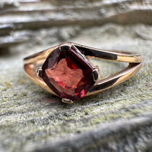 Load image into Gallery viewer, Spinel Ring 0.8 ct in 585 gold