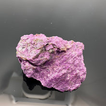 Lejupielādēt attēlu galerijas skatītājā, Stichīta minerāls 4 cm x 2 cm