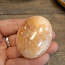 Load image into Gallery viewer, Stilbite 4cm 63g