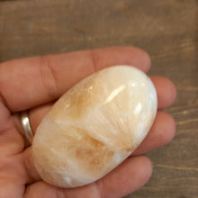 Load image into Gallery viewer, Stilbite 4cm 63g