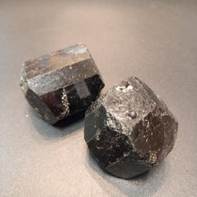 Lejupielādēt attēlu galerijas skatītājā, Turmalīns 70g, 4x4x3cm