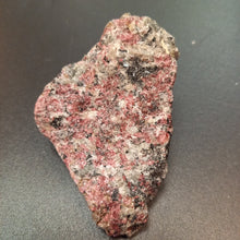 Загрузить изображение в средство просмотра галереи, Кристалл Эвдиалит 105г, 7x5x3см