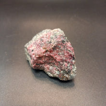 Загрузить изображение в средство просмотра галереи, Кристалл Эвдиалит 115г, 6x4x3.5см