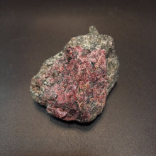 Загрузить изображение в средство просмотра галереи, Кристалл Эвдиалит 115г, 6x4x3.5см