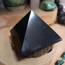 Load image into Gallery viewer, Pyramid Shungite
