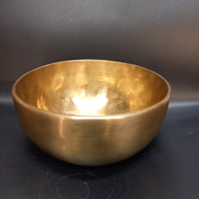 Load image into Gallery viewer, Singing bowls 650g 15cm