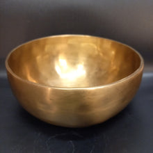 Load image into Gallery viewer, Singing bowls 710 gr 15 cm