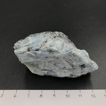 Lejupielādēt attēlu galerijas skatītājā, Kianīta Kristāls 136g, 7x4x3cm