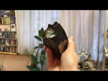 Загружайте и воспроизводите видео в средстве просмотра галереи Shungite Crystal 206 g 9 × 4 × 3.5 cm