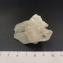Загрузить изображение в средство просмотра галереи, Quartz 49 g 6 × 3 × 3 cm