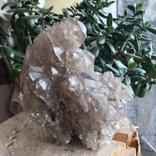 Load image into Gallery viewer, Crystal Quartz 3000g, 21x15x12cm