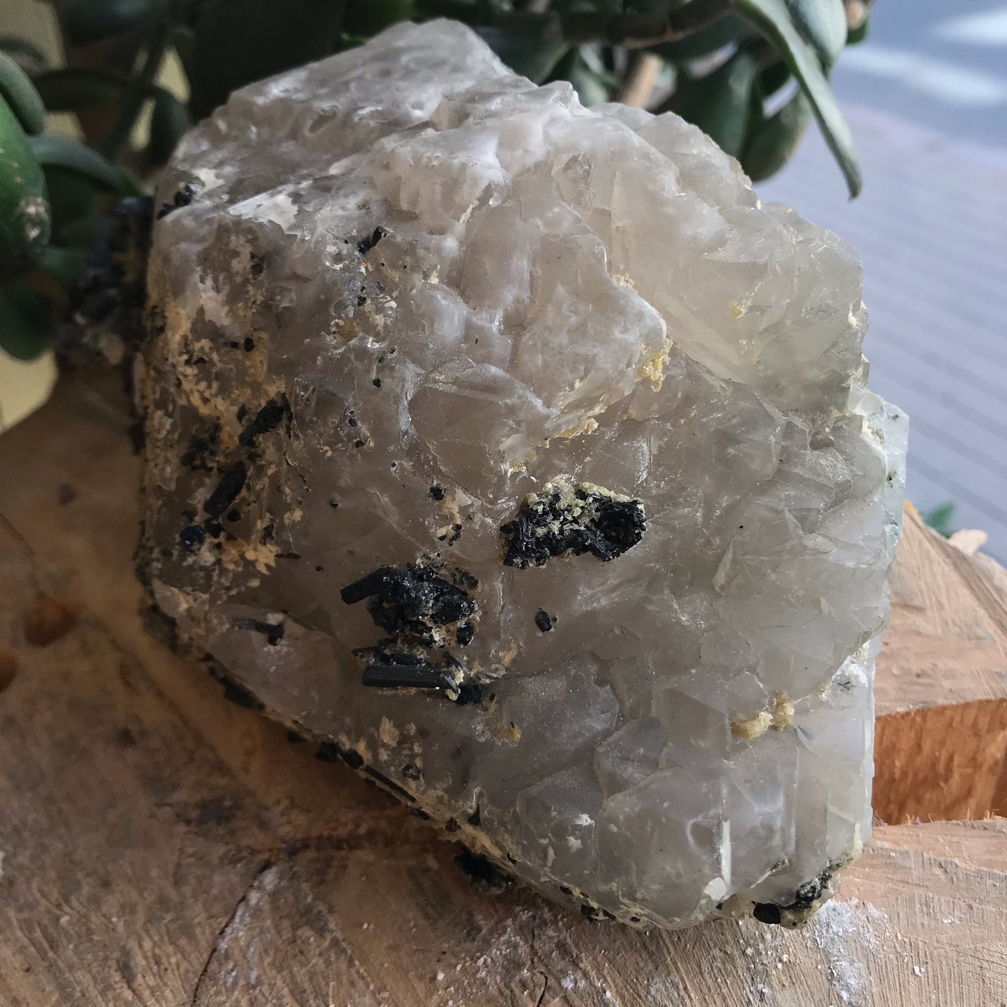 Quartz Druze with Green Tourmaline and Rutile 2600 g 20 × 13 × 10 cm