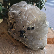 Load image into Gallery viewer, Quartz with green tourmaline and rutile, 2600g, 20x13x10cm