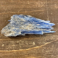 Загрузить изображение в средство просмотра галереи, Кристал Кианит 40-50 гр, 7-9см