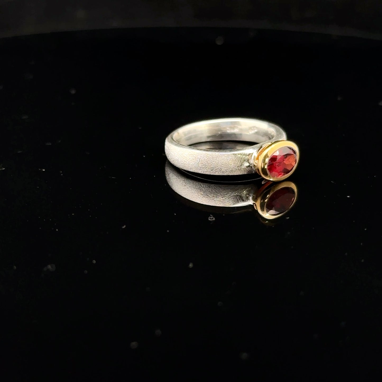 Garnet ring, size 20; 925 sterling silver