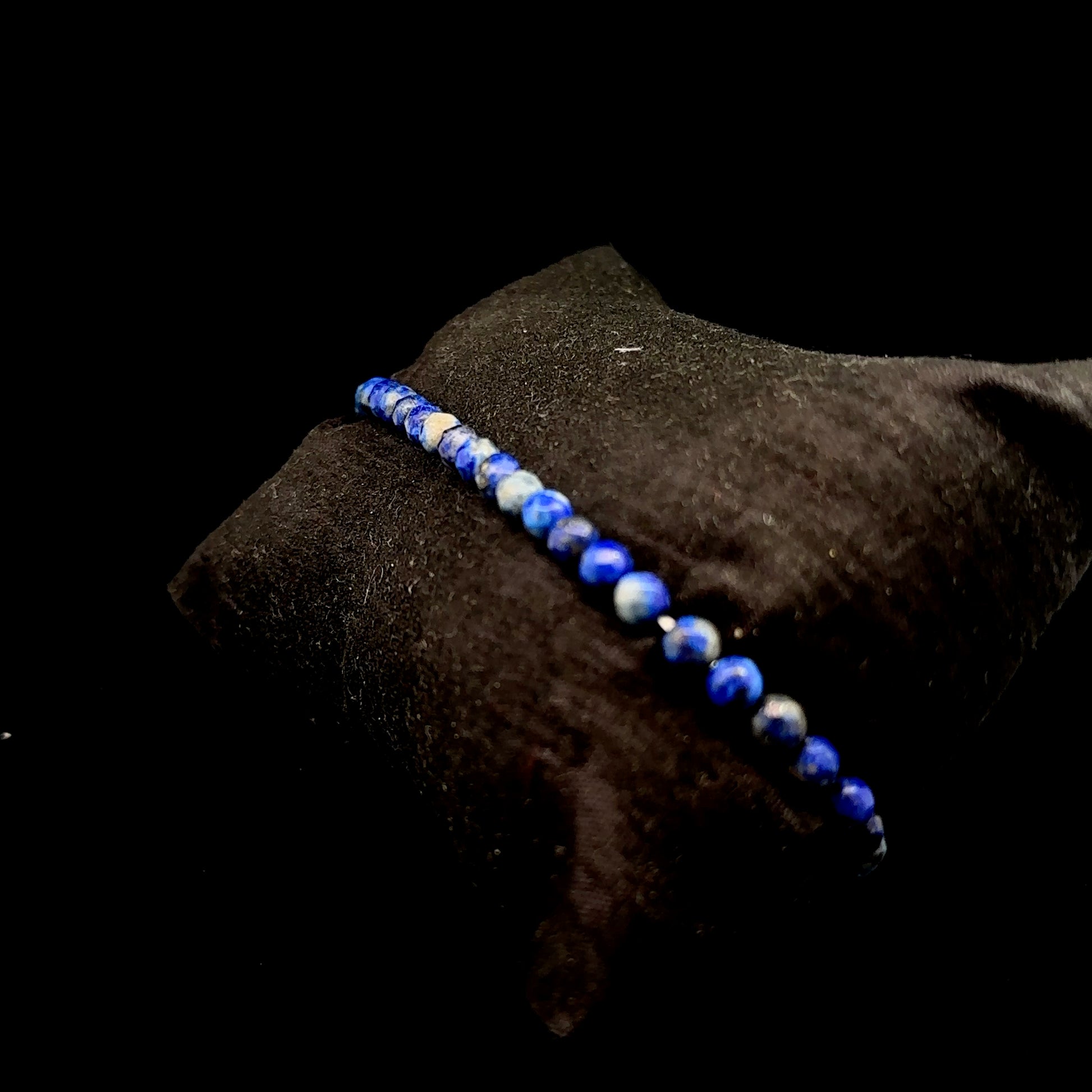 Lazurite bracelet 4 mm, 46 wounded beads