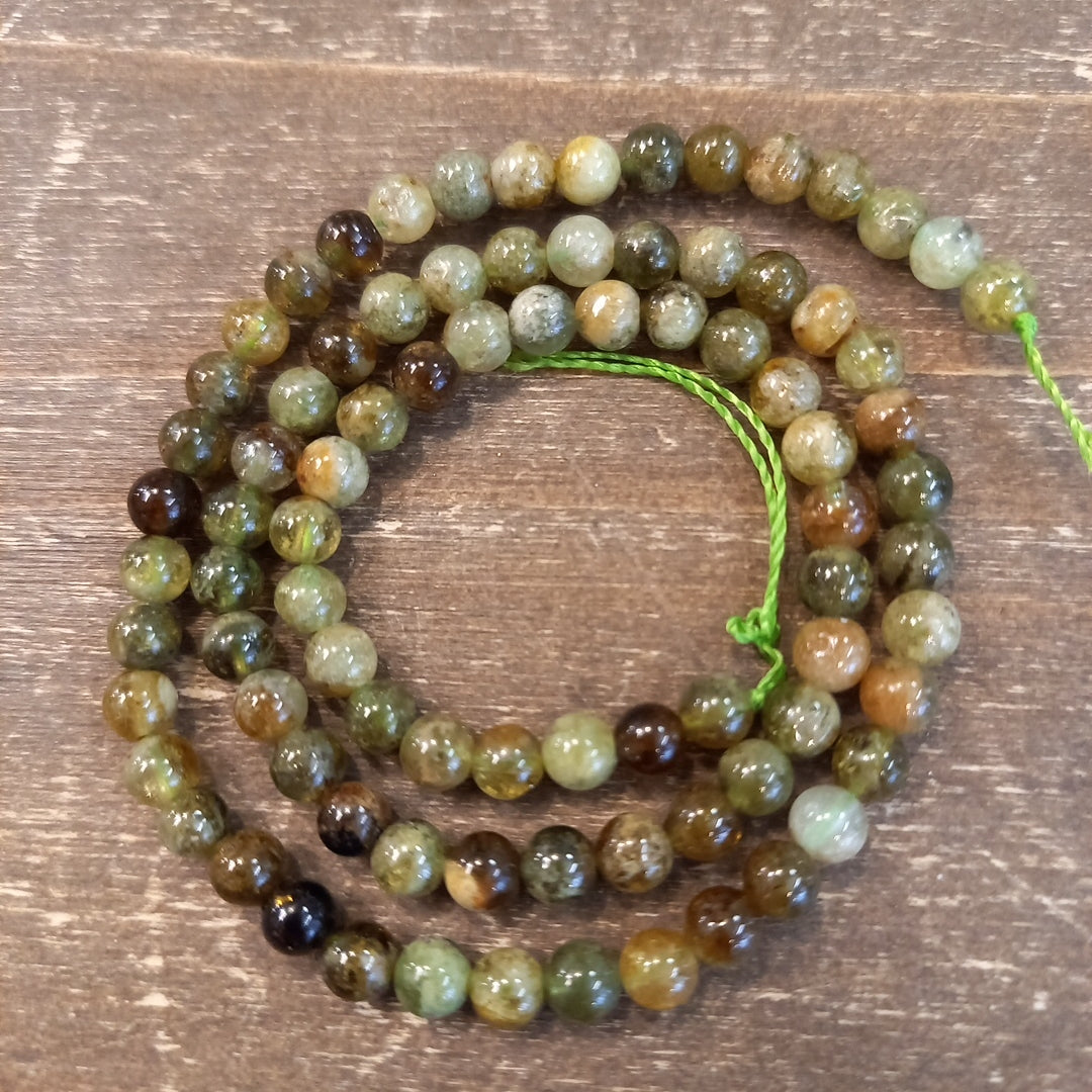 Granāta krelles 4mm/84gab