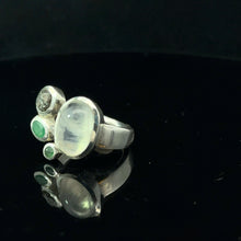 Lejupielādēt attēlu galerijas skatītājā, Mēnessakmens gredzens (odulārs), dimants 20,5, izmērs 12,2 g; 925 sudrabs;
