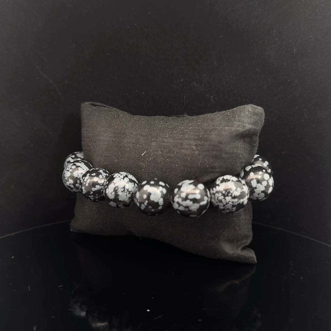 Браслет Обсидиан снежный бусины 12 мм  15 бусин