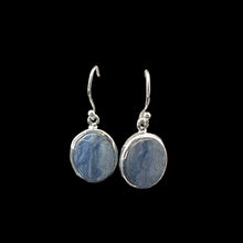 Lejupielādēt attēlu galerijas skatītājā, Kianīta auskari, 5,2 g, 1,5 cm; 925. proves sudrabs
