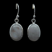 Load image into Gallery viewer, Серьги Лунный камень( одуляр), 3 см серебро 925
