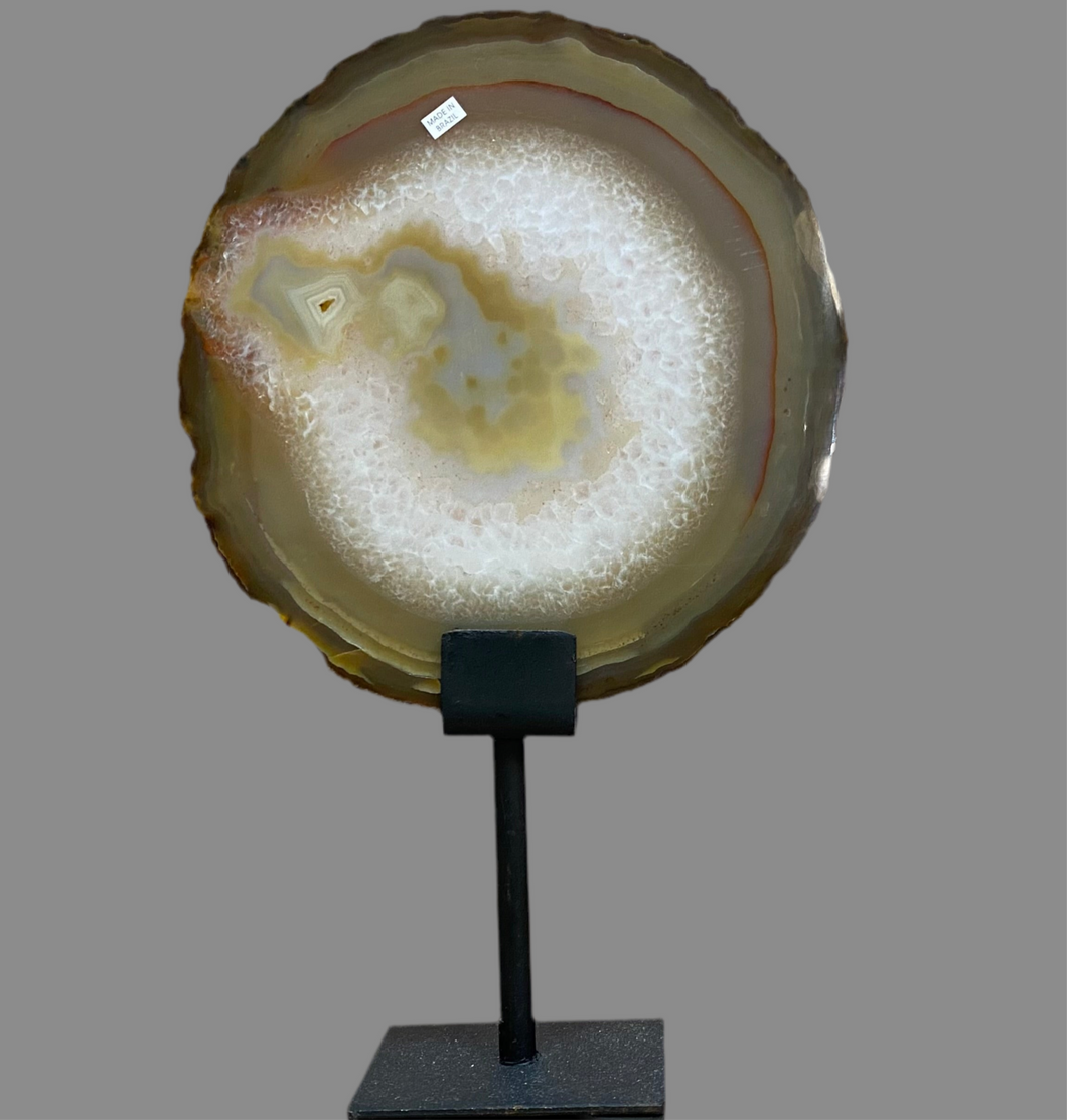 Agate cut; on a tripod; Brazil; cut size 16 by 17 cm
