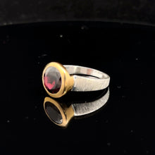 Загрузить изображение в средство просмотра галереи, Кольцо Гранат 19 размер, серебро 925

