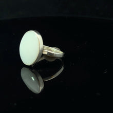 Загрузить изображение в средство просмотра галереи, Кольцо Кахолонг 20 размер , 3,7 гр , камень 14-18 мм ; серебро 925
