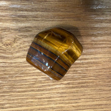 Загрузить изображение в средство просмотра галереи, Tiger’s Eye Tumbled Stone, 2–3 cm

