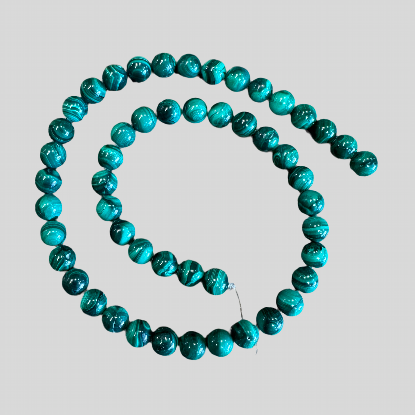 Malahīta 8 mm 53 krelles (1 gab. 1,80 eiro)
