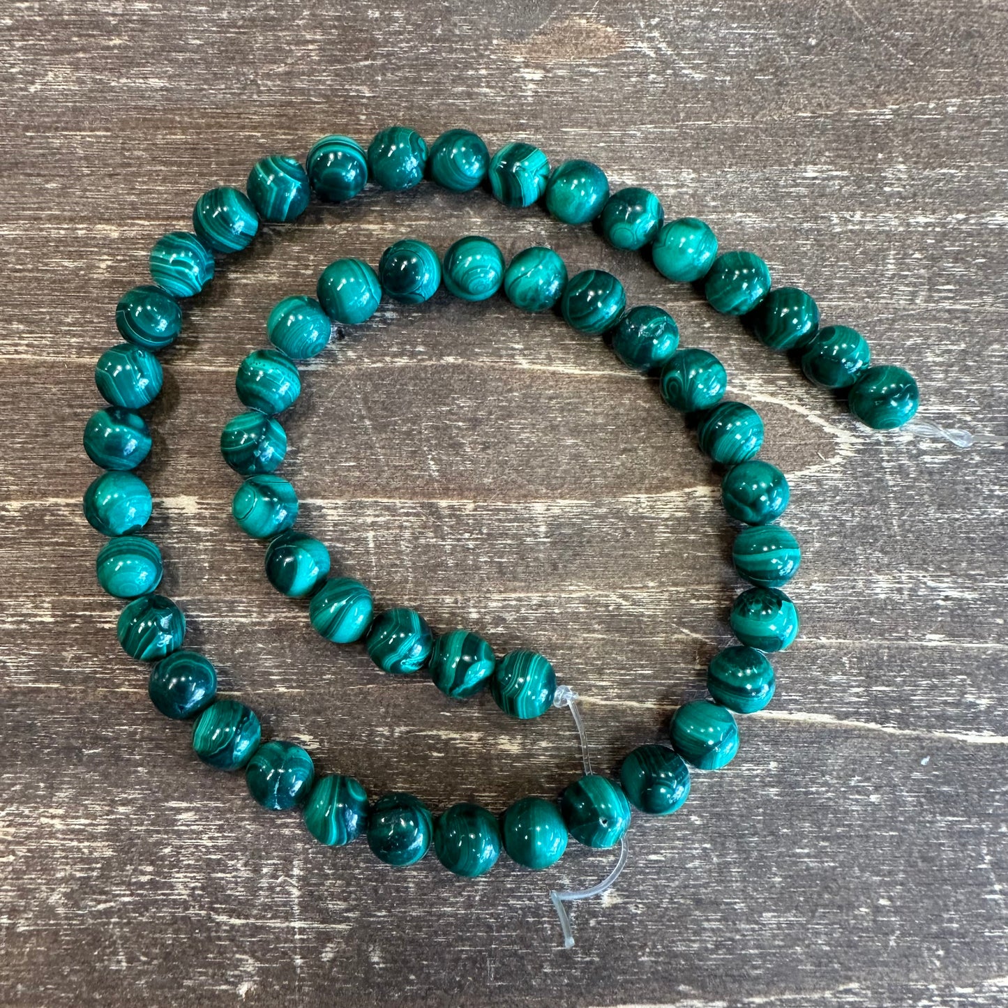 Malahīta 8 mm 53 krelles (1 gab. 1,80 eiro)