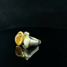 Lejupielādēt attēlu galerijas skatītājā, Citrīna, pērļu un dimanta gredzens, 19. izmērs; 925. proves sudrabs
