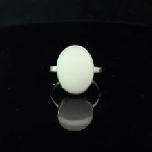 Загрузить изображение в средство просмотра галереи, Кольцо Кахолонг 20 размер , 3,7 гр , камень 14-18 мм ; серебро 925
