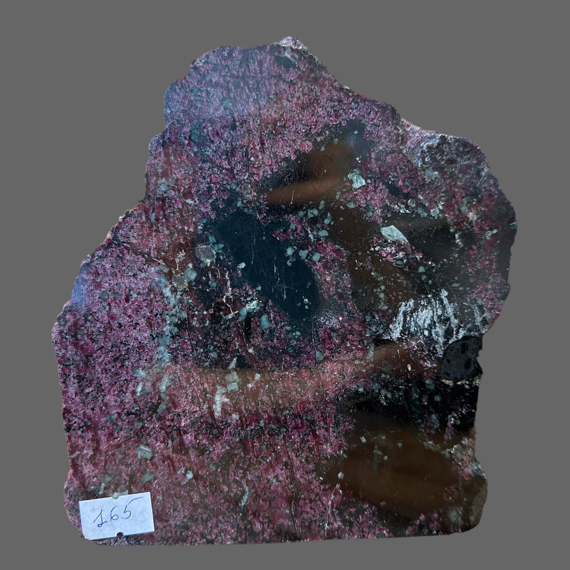 Eudialyte and Aegirine Crystal 1.150 kg 16 × 15 × 3 cm