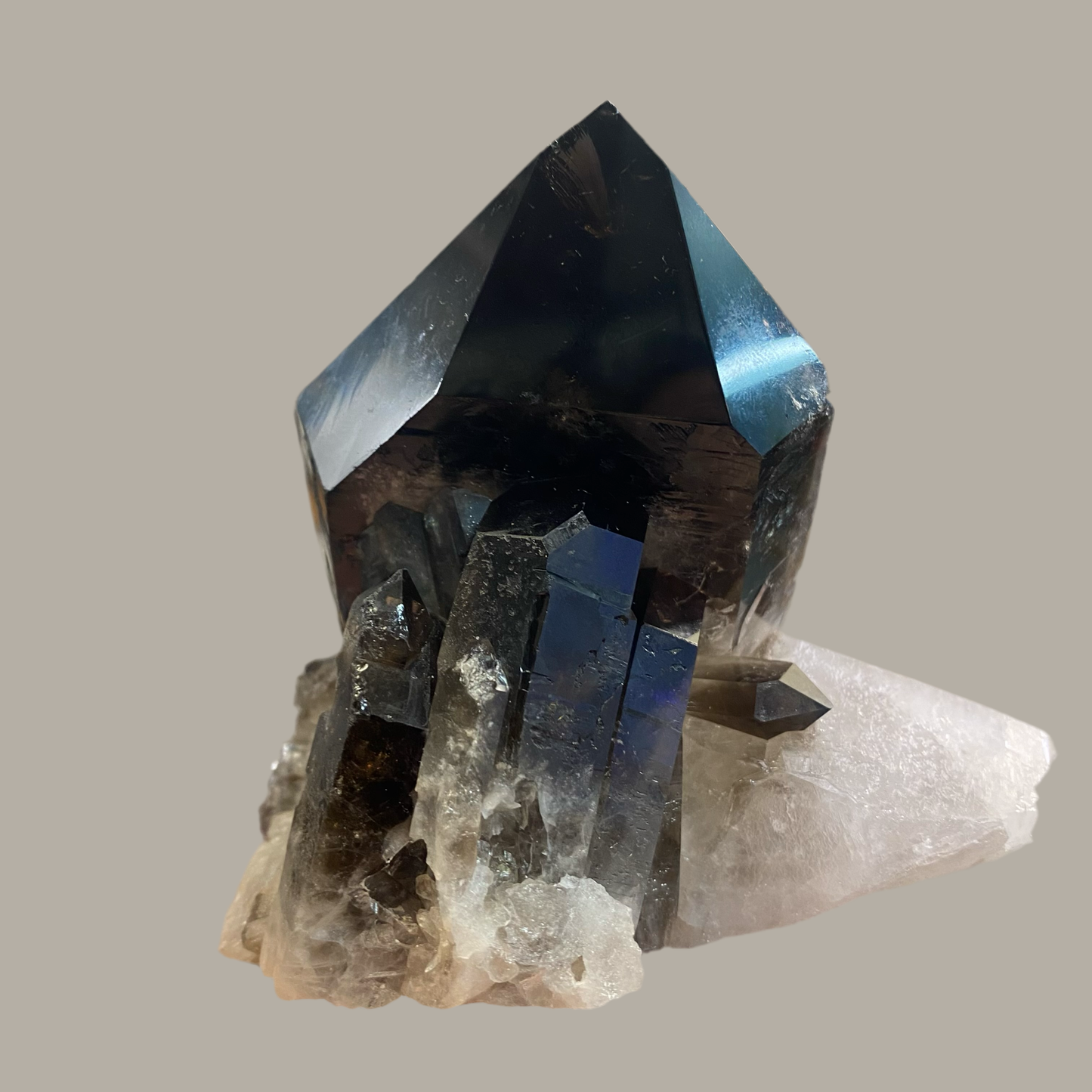 Морион кристалл; Бразилия; 840 гр; 9 на 11 см