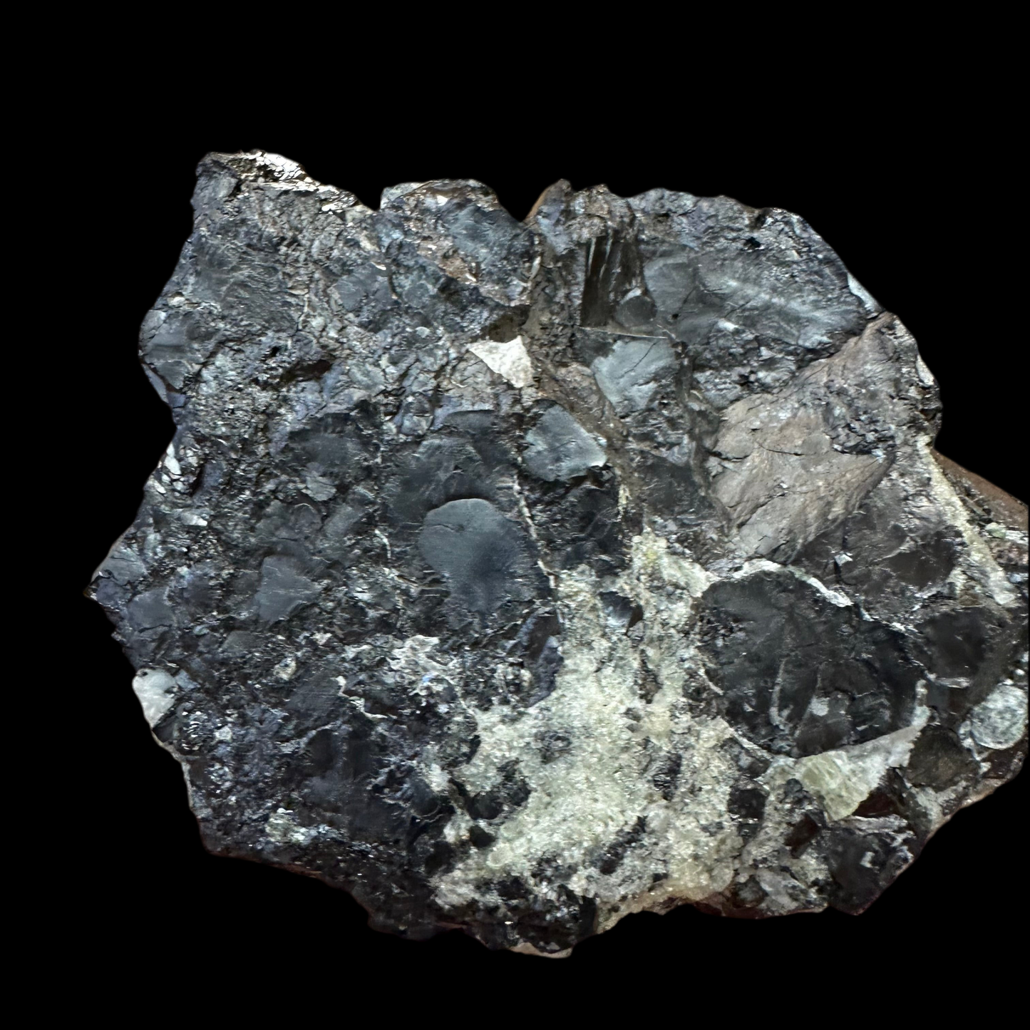 Magnetite Cluster 1500 g 15 × 10 cm