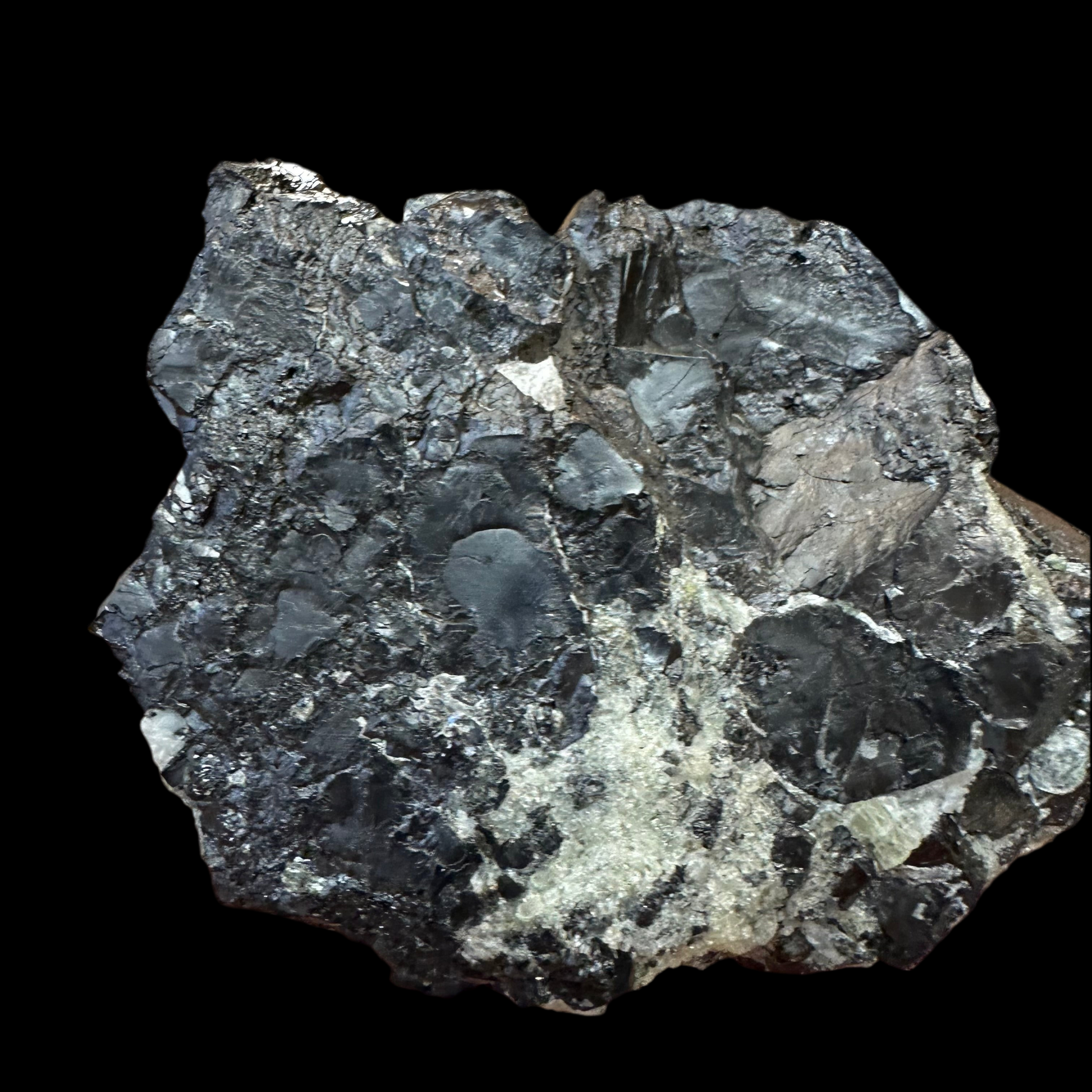 Magnetite Cluster 1500 g 15 × 10 cm