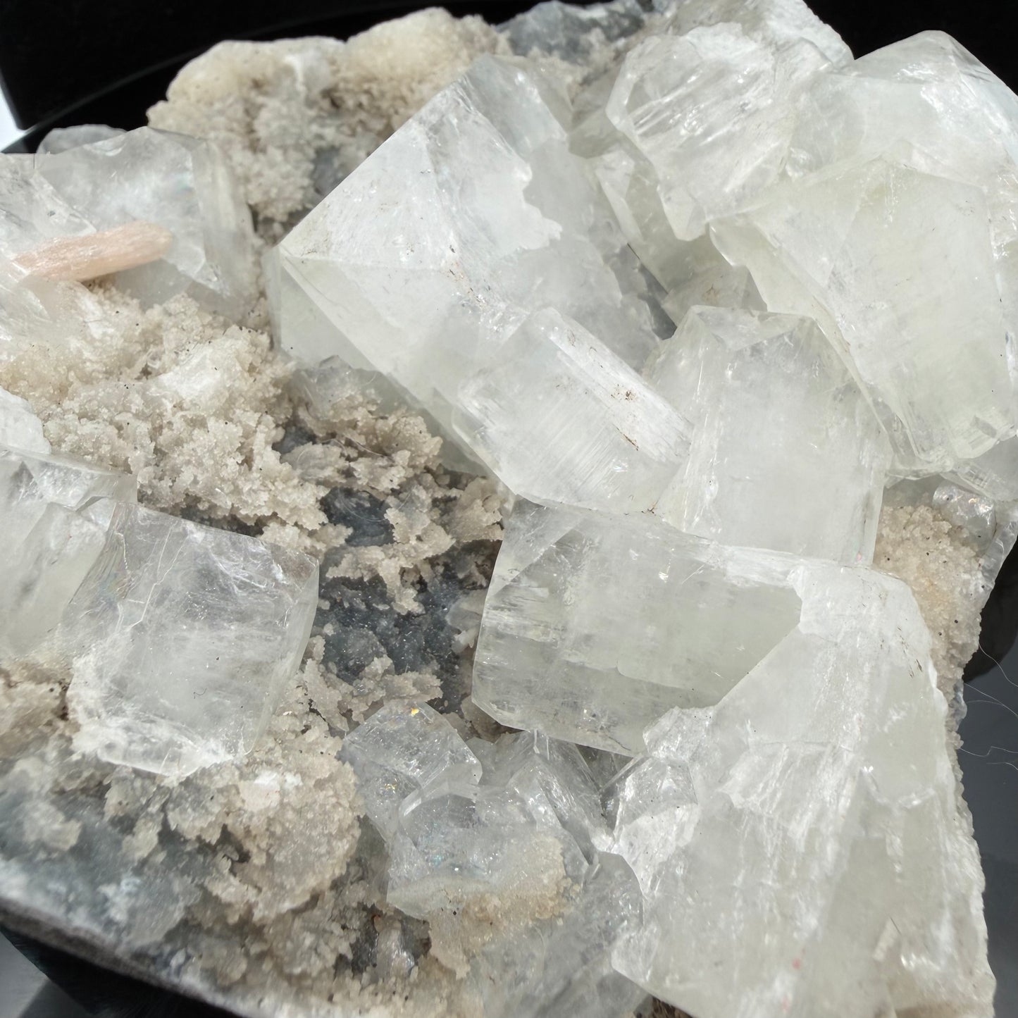 Apophyllite Druze 710 g 17 × 13 × 2 cm